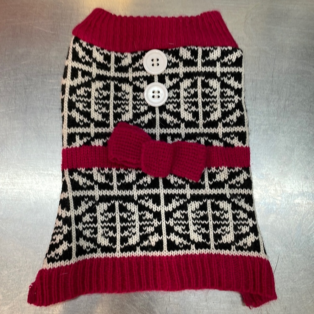Top paw sweater small